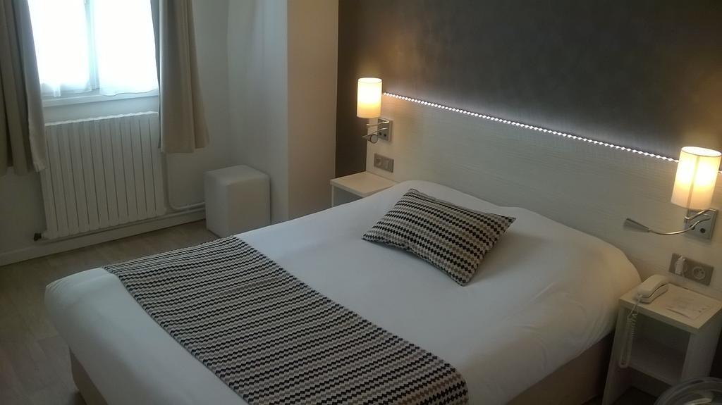 Contact Hotel Du Cerf Château-Gontier Oda fotoğraf