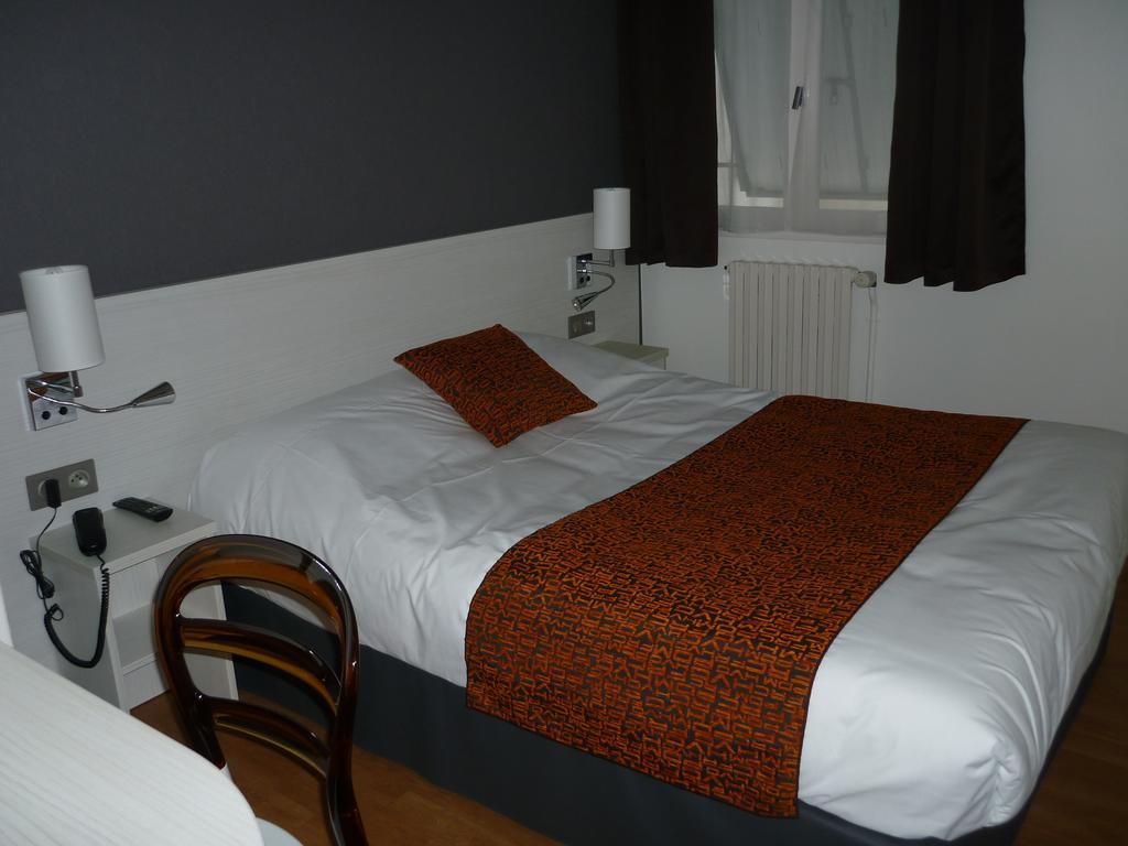 Contact Hotel Du Cerf Château-Gontier Oda fotoğraf