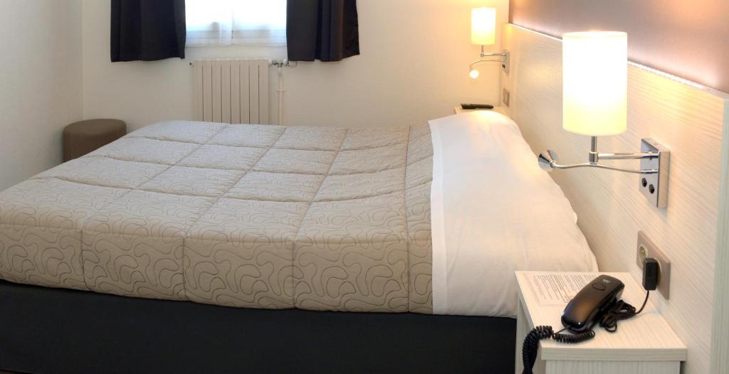 Contact Hotel Du Cerf Château-Gontier Oda fotoğraf